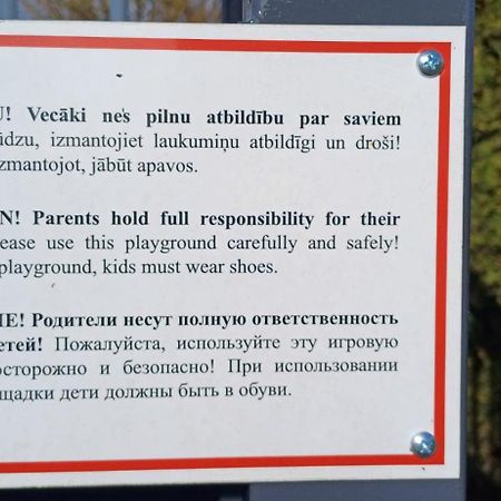 Вілла Family Garden House With Free Private Parking & Playground Рига Екстер'єр фото