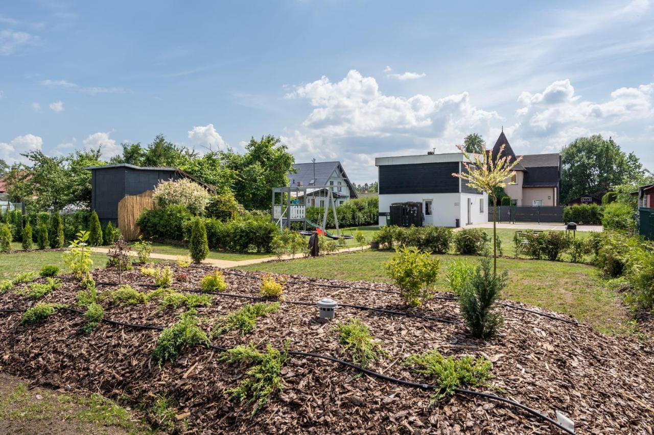 Вілла Family Garden House With Free Private Parking & Playground Рига Екстер'єр фото
