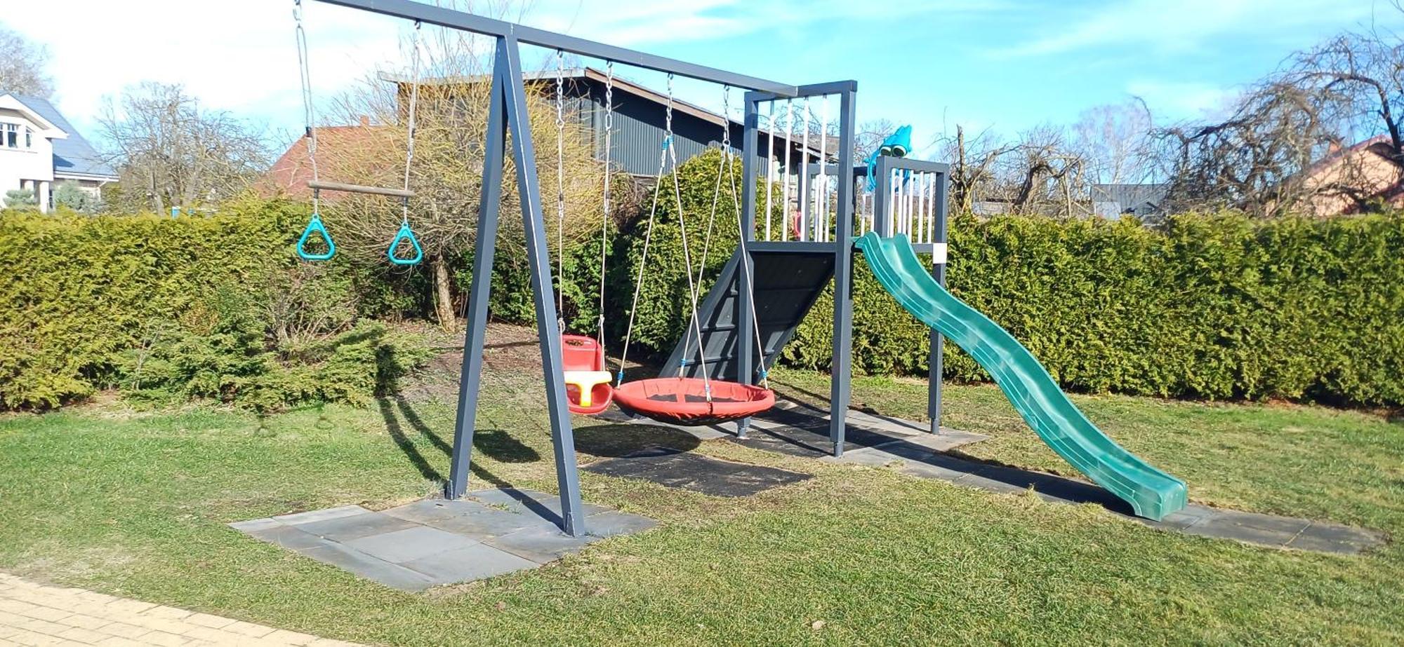 Вілла Family Garden House With Free Private Parking & Playground Рига Екстер'єр фото